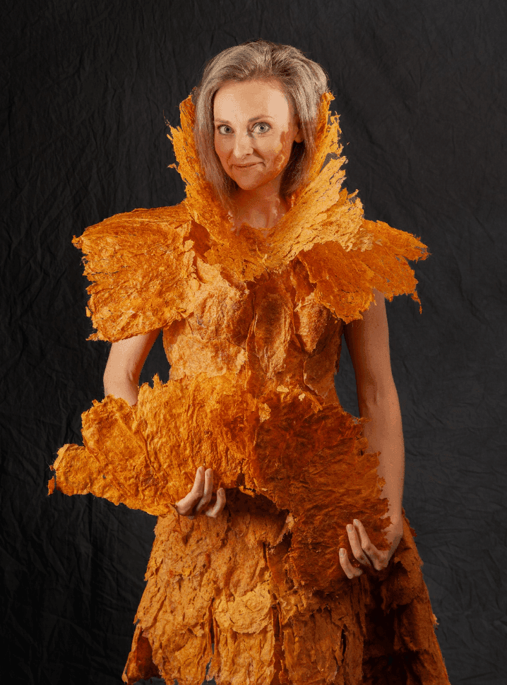  Creation of mandarin peel/ Photocredits: Francois Eyck and Lies Vogelzang  
