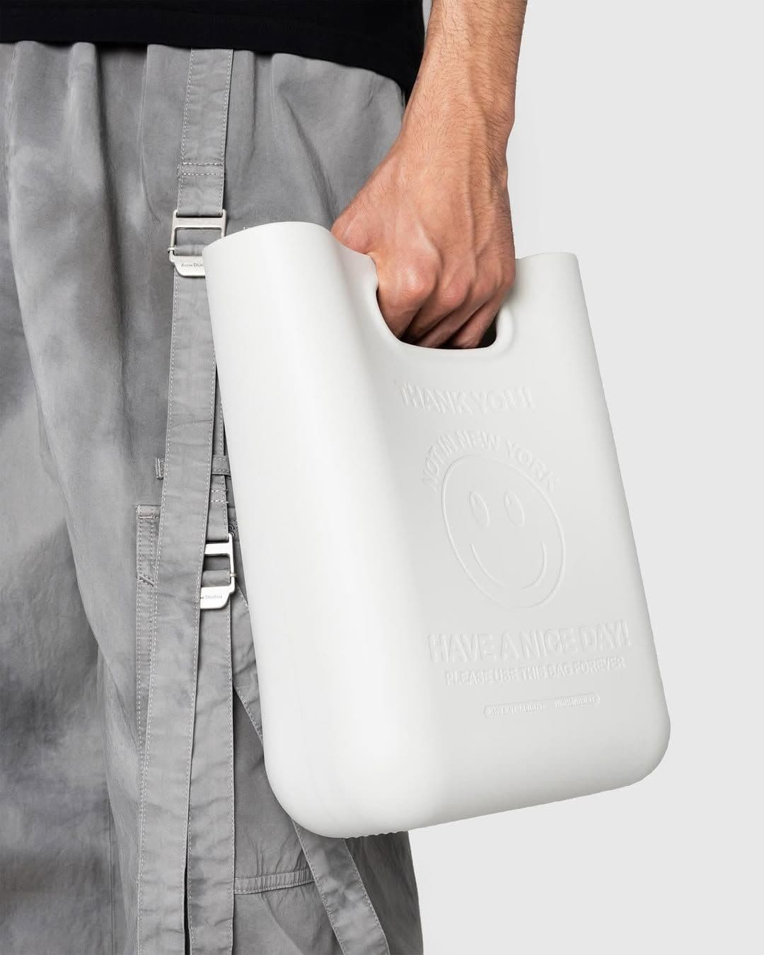 Shopping bag crafted from XL EXTRALIGHT®️ foam. Photo courtesy of XL EXTRALIGHT.