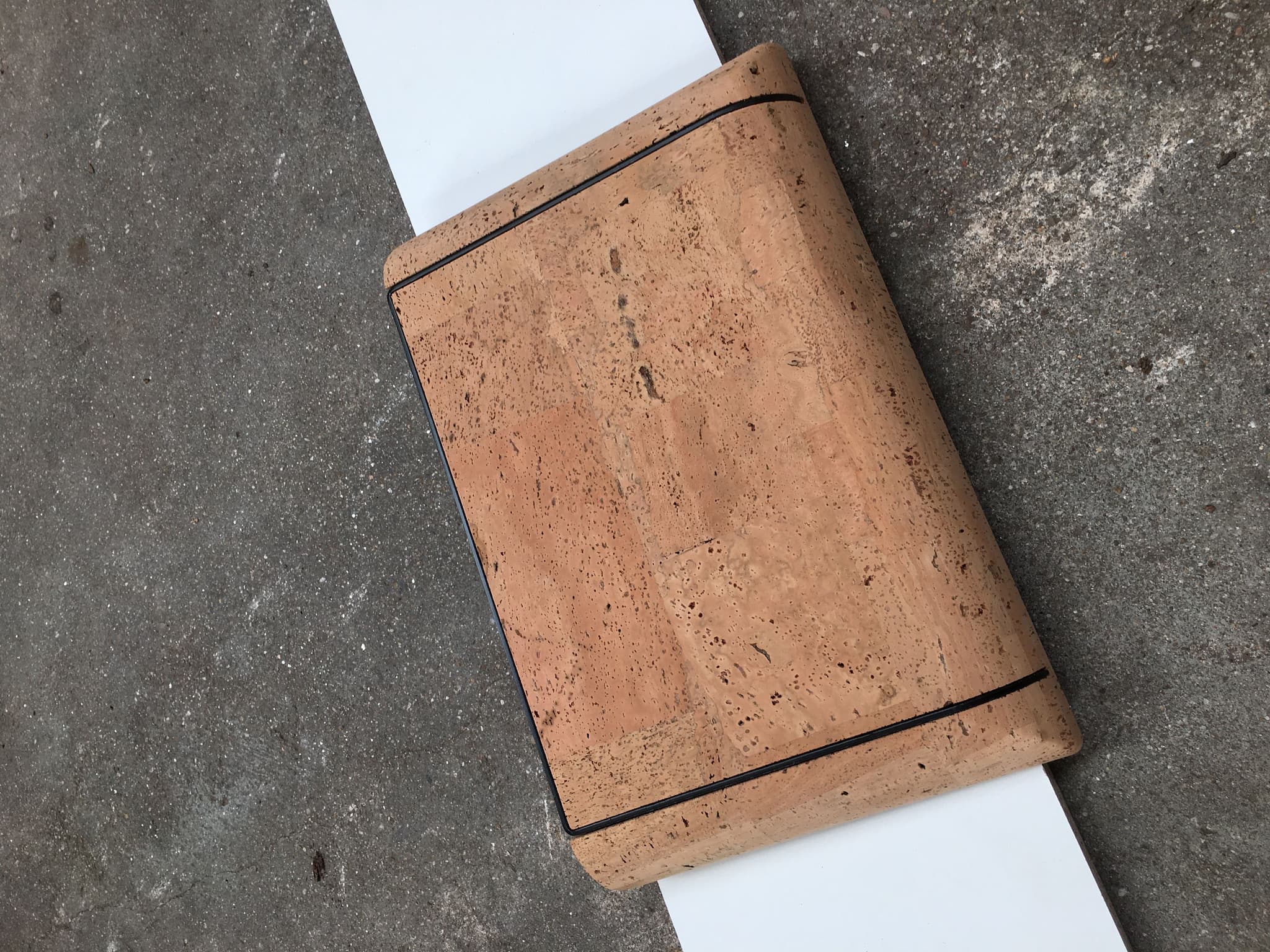 The Mortaise shelve is made from cork wood