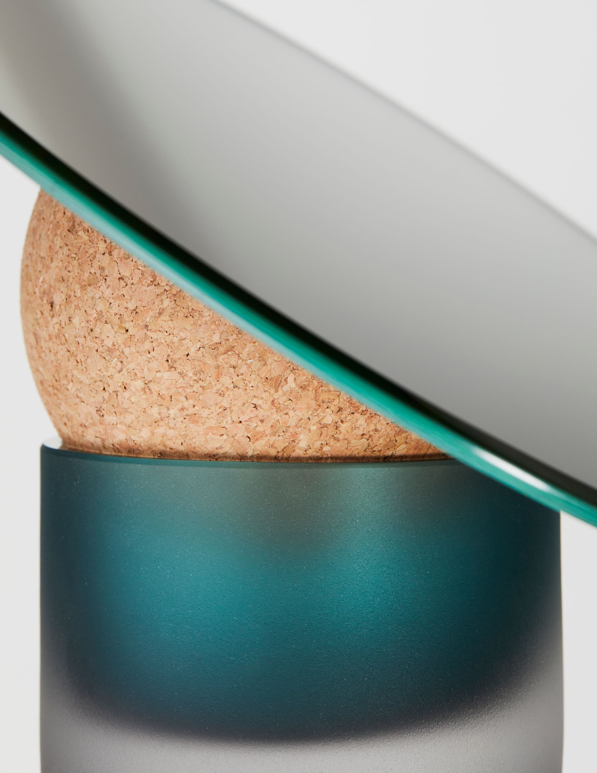 The cork sphere in the Astra Table Mirrors (Photo credit: @Julien Falsimagne)