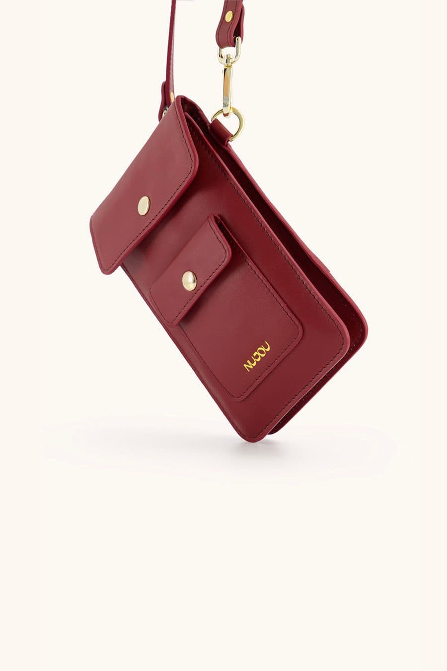 Make sustainable fashion choices by prioritizing necessity, and material composition. NUJOU's versatile collections that effortlessly adapt to various outfits across seasons and years.