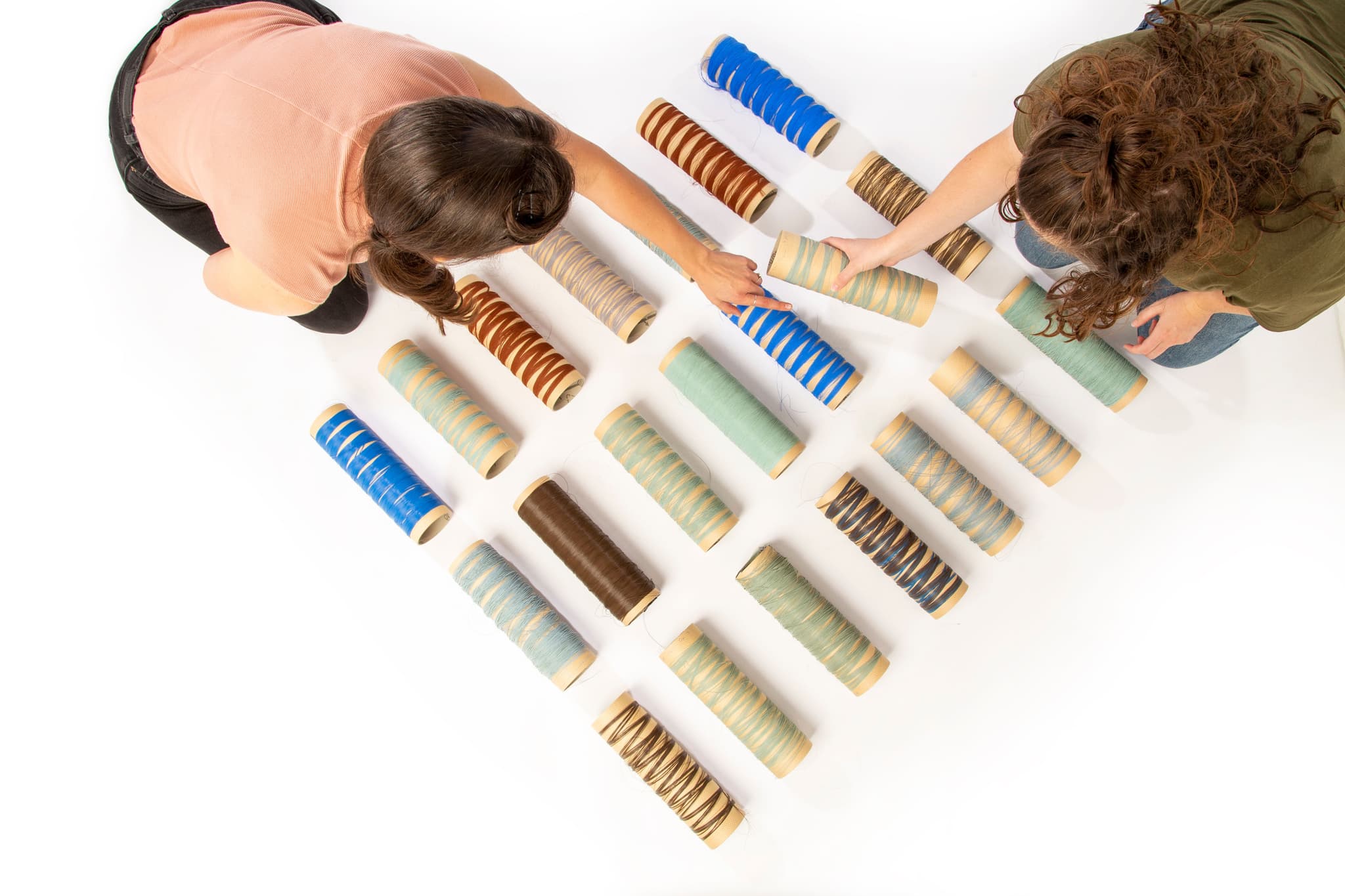 Project Chrysalis by Jessica Den Hartog
Turning grey HDPE waste into industrial-grade monofilament yarn for textiles. Made from post-consumer packaging, the yarn works with knitting machines and is being designed for use in nets, spacers, and more. Aiming to elevate both the function and beauty of recycled plastic.