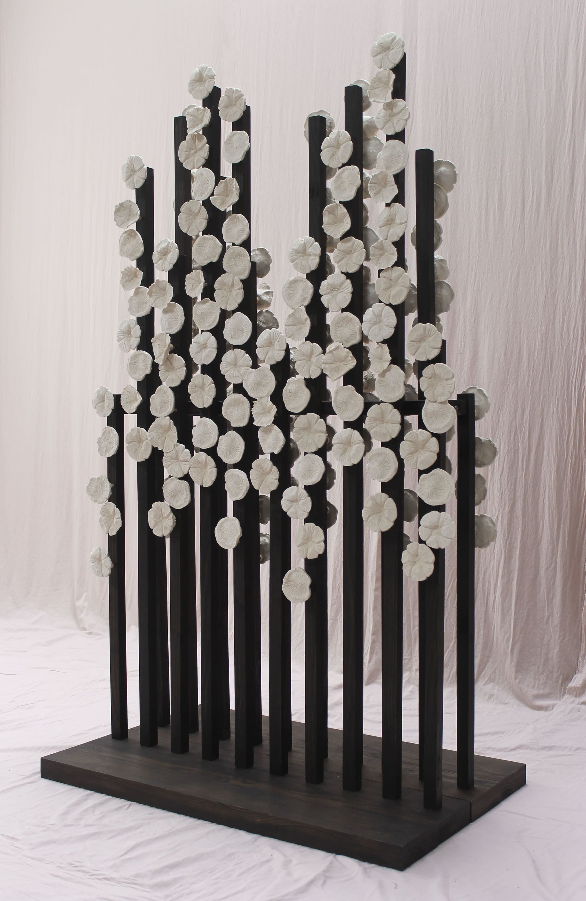 Meraki Eggshell Ceramic standing object 2024